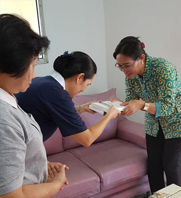 Penyaluran Paket Donasi Buku ke Sekolah Nazareth